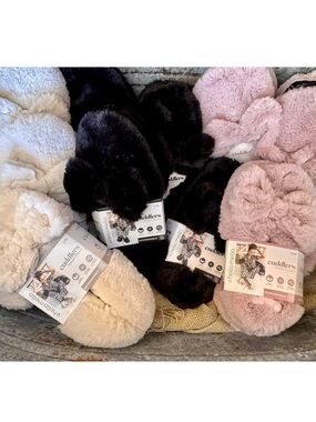 BNWT HEATED SLIPPERS: cuddlers Heated Slippers - Cozy Pink L/XL